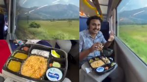 ಕೇರಳ–ಬೆಂಗಳೂರು ವಂದೇ ಭಾರತ್‌ನಲ್ಲಿ ಅದ್ಭುತ ದೃಶ್ಯ! ಹಸಿರು ನಿಸರ್ಗದ ನಡುವೆ ಊಟ… ನೆಟ್ಟಿಗರ ಮನಸೆಳೆದ ವಿಡಿಯೋ!