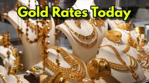 Gold-Silver Rate: ಚಿನ್ನ ಪ್ರಿಯರಿಗೆ ಶಾಕ್‌, ಬೆಳ್ಳಿ ಪ್ರಿಯರಿಗೆ ಗುಡ್‌ ನ್ಯೂಸ್!‌ ಎಷ್ಟಿದೆ ಗೊತ್ತಾ?