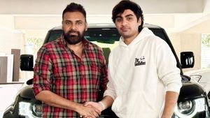 ರಾಜಕಾರಣಿಯಾದರೂ ಬೇರು ಮರೆಯದ ಪವನ್ ಕಲ್ಯಾಣ್ ; ಗೆಲ್ಲಿಸಿದ ವ್ಯಕ್ತಿಗೆ ಕಾರ್ ಗಿಫ್ಟ್-ಬೆಲೆ ಎಷ್ಟು ಗೊತ್ತಾ?