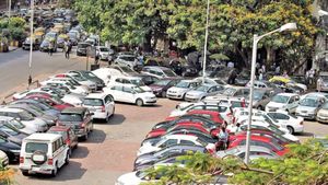 Parking Rules: ಇನ್ಮೇಲೆ ಬೆಂಗಳೂರಿನಲ್ಲಿ ಸಿಕ್ಕ ಸಿಕ್ಕಲ್ಲಿ ಪಾರ್ಕಿಂಗ್‌ ಮಾಡುವಂತಿಲ್ಲ! ಶುಲ್ಕ ಕಡ್ಡಾಯ
