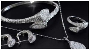 Silver Price Today: ಶಿಖರಕ್ಕೇರುತ್ತಲೇ ಇದೆ ಬೆಳ್ಳಿ ಬೆಲೆ...10 ಗ್ರಾಂ ಬೆಳ್ಳಿಗೆ ಬರೋಬ್ಬರಿ 3,400 ರೂ. ಖರ್ಚು!