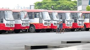 Karnataka Bus Strike: ಇಂದು ರಾಜ್ಯದಲ್ಲಿ ಸಾರಿಗೆ ಮುಷ್ಕರ! ಬಸ್ ಸೇವೆಗಳು ಇರುತ್ತಾ, ಇಲ್ವಾ? ತಿಳಿಯಿರಿ