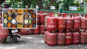 Price Hike: ಬೆಂಗಳೂರು ಜನರಿಗೆ ಮತ್ತೆ ಬೆಲೆ ಏರಿಕೆ ಶಾಕ್‌! ಗ್ಯಾಸ್‌ ಬೆನ್ನಲ್ಲೇ ಏರಿಕೆಯಾಗುತ್ತಾ ಹೋಟೆಲ್‌ ಫುಡ್‌ ದರ