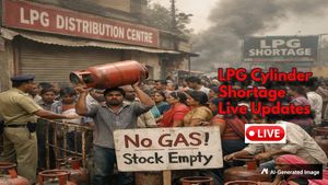 LPG Cylinder Shortage Live Updates: ಭಾರತದಲ್ಲಿ ಎಲ್‌ಪಿಜಿ ಸಿಲಿಂಡರ್‌ ಕೊರತೆ; ಪಿಎಂ ಮೋದಿ ಮಹತ್ವದ ಸಭೆ