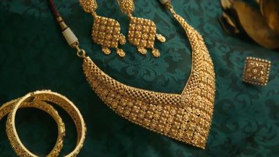 Bangalore Gold Rate Today:  बेंगलुरु में रिकॉर्ड हाई से लुढ़का सोना, जानें आज का ताजा भाव