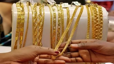 Gold Rate Today: सराफा बाजार में सोने के भाव में भारी उछाल, 24K गोल्ड हुआ ₹15,300 महंगा, चांदी का ये है रेट   