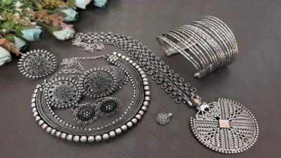Silver Price: 23 फरवरी को चांदी ने पकड़ी रफ्तार! सिल्वर रेट में एक दिन में 25000 रुपये का उछाल क्यों आया?