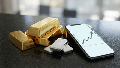 सोने के भाव में अचानक हलचल, क्या खरीदारी का सही समय है?