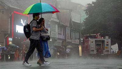 Weather Today: दिल्ली-नोएडा-गुरुग्राम में बारिश से बुरा हाल! IMD ने बताया कब तक होगी बारिश...