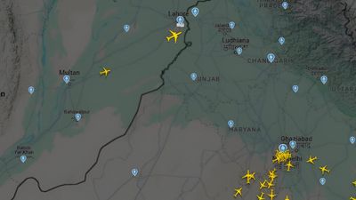 Heavy Fog Hits Delhi Airport Again: Flights Operate Under CAT III, Passengers Alerted