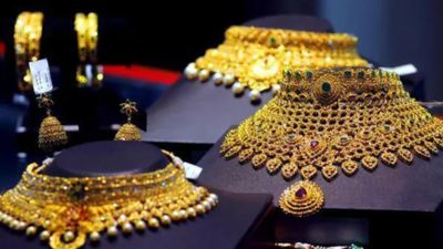 Gold Rate Today: ಹಬ್ಬಕ್ಕೂ ಮುನ್ನ ಚಿನ್ನದ ಬೆಲೆ ಇಳಿಕೆಯತ್ತ..ಬರೋಬ್ಬರಿ 4,900 ರೂ.ಇಳಿಕೆ..ಬೆಂಗಳೂರಿನಲ್ಲಿ ಎಷ್ಟಿದೆ?