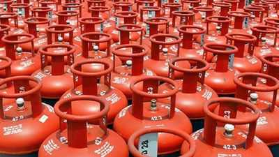 LPG ಪೂರೈಕೆಯಲ್ಲಿ ಕೊರತೆ; ದೇಶದಲ್ಲಿ ಎಲ್‌ಪಿಜಿ ಉತ್ಪಾದನೆ 10% ಹೆಚ್ಚಳ