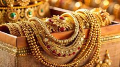 சனி, ஞாயிறு தங்கம் வாங்க காத்திருந்தவர்களுக்கு ஷாக்.. ஒரே நாளில் ரூ.1,000க்கும் மேல் விலை உயர்வு..