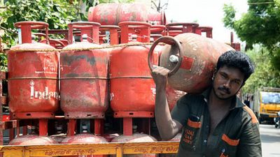 சிலிண்டர் டெலிவரி OTP நடைமுறையில் மாற்றம்!! எல்பிஜி தட்டுப்பாடு நீடிக்கும் நிலையில் புது அறிவிப்பு!!