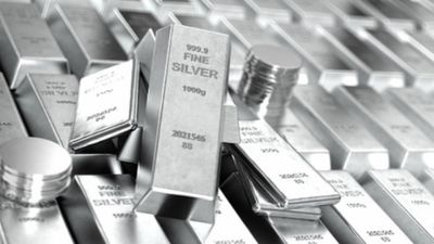 கிணற்றில் போட்ட கல்லு போல இருக்கும் வெள்ளி: இப்போது முதலீடு செய்தால் லாபம் கிடைக்குமா?