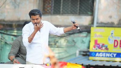 விஜய் -க்கு எம்.எல்.ஏ பதவியை தரப்போவது பெரம்பூரா? திருச்சி கிழக்கா? இது தான் கள நிலவரம்!!