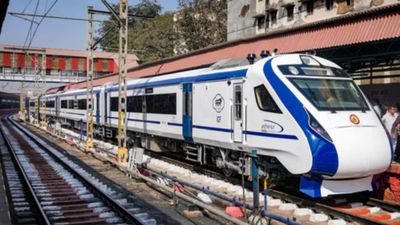 బెంగళూరు-హైదరాబాద్ మధ్య ప్రయాణం గంటలే.. 110 కి.మీ.వేగంతో కొత్త రైలు వచ్చేస్తోంది.. ఎప్పుడంటే..