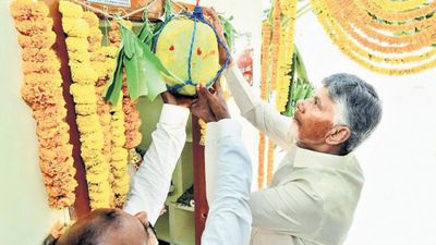 పేదలకు చంద్రబాబు సర్కారు గుడ్ న్యూస్.. ఈ ఏడాది చివరినాటికి మరో 4.5 లక్షల ఇళ్లు..