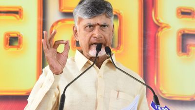 టిడ్కో ఇళ్ల లబ్దిదారులకు డబ్బులు వెనక్కి ఇచ్చేయండి.. అధికారులకు సీఎం చంద్రబాబు ఆదేశాలు.. 