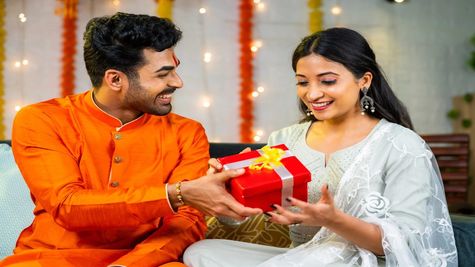 Raksha Bandhan 2025 Gifts: इस बार बहन को दें म्यूचुअल फंड गिफ्ट, भविष्य होगा सुरक्षित और फायदे का सौदा        