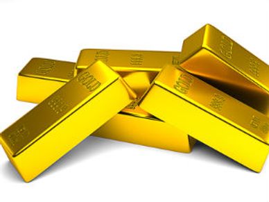 Gold edges higher; awaits US election results for cues