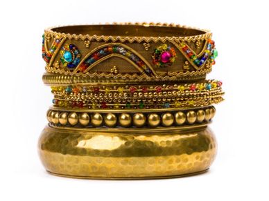 Gold Slips From 30-Month High On Poor Demand