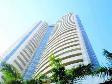 Nifty Trades Higher, IT Stocks Weak