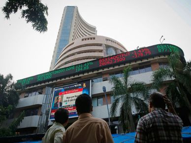 Nifty Falls Below 9,000 Points, Banking Stocks Weak