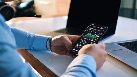 Day Trading Guide For Monday: 2 Buy/Sell Stocks As Recommended By Sumeet Bagadia of Choice Broking