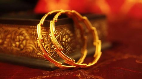 Gold Price Falls In India: 22k/100 grams Gold Down By Rs 4000, Likely To Hit Rs 81K, Buy?
