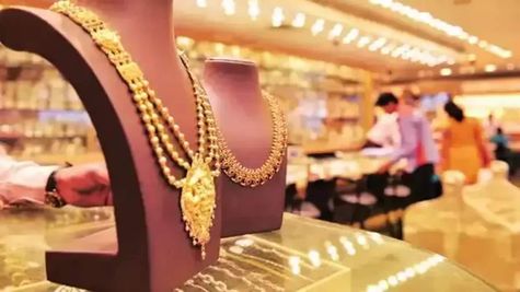 Gold Prices Hit Record High In India on Jan 22; 24K/100g Gold Jumps Rs.8,600; Silver Steady