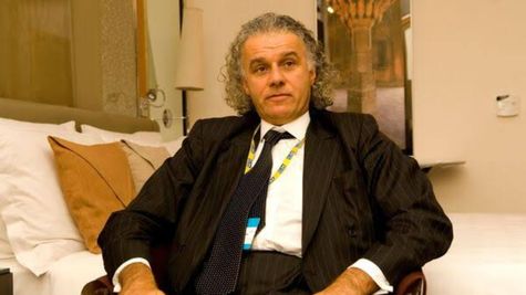 Chris Wood's Portfolio Overhaul: Reliance, Zomato, MakeMyTrip, DLF Gain Weight