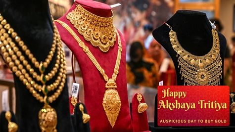 Gold Prices Drop on Akshaya Tritiya 2025: Must-Know Buying Tips as Shoppers Rush to Jewellery Stores