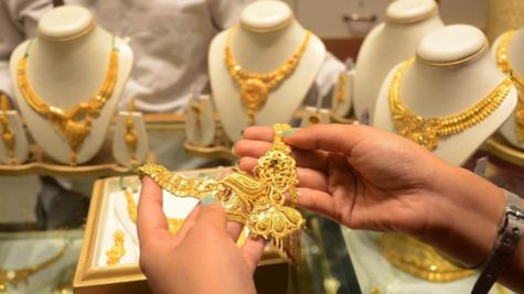 Huge Drop in Gold & Silver Prices Today: Check 22K, 24K & 18K Gold Rates in India As US Dollar Gains Strength