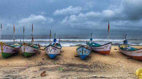 Cyclone Montha to Hit Andhra Pradesh Coast on October 28: IMD Issues Red Alert for Heavy Rain & Strong Winds