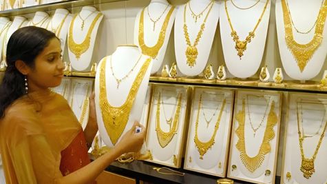 BIG Fall in Gold Rates Today in Bengaluru & Chennai,Nov 18: 24K Gold Drops By Rs.17400/100g; Silver Falls Too