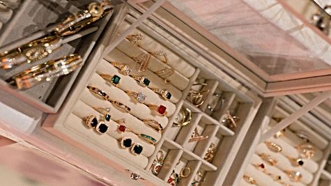 Delhi Gold Rate Today Slips After Rising Rs 12,000 in 24K/100gm: Check Latest 22K & 18K Gold Prices on 20 Nov