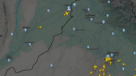 Heavy Fog Hits Delhi Airport Again: Flights Operate Under CAT III, Passengers Alerted