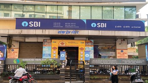 SBI Interest Rates From Dec-15: Lending Rates Drop By 25 Bps, Amrit Vrishti & FD Rates Cut Too; EMIs To Fall?
