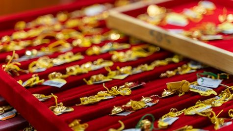 Gold Price in India Today Below Rs 1.55 Lakh/10 Gm, Silver Rate Rises | Check 24K, 22K, 18K Rates on April 25
