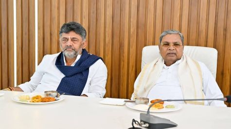 Karnataka CM Siddaramaiah Announces Decision to Step Down at Bengaluru Meeting; Backs DK Shivakumar