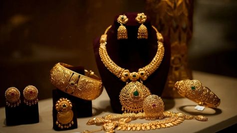 Biggest One-Day Crash Of June In Gold Rates In Bangalore; Gold Falls Rs 43,000 Today; 24K, 22K, 18K Gold Price