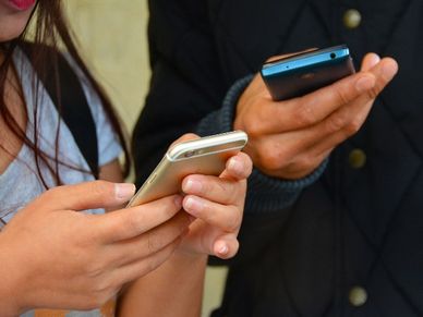 പുതുവർഷത്തിൽ മൊബൈൽ ഫോൺ ബിൽ കൂടും; താരിഫ് വ‍ർദ്ധിപ്പിക്കാൻ ഒരുങ്ങി ടെലികോം കമ്പനികൾ