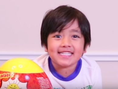 ഏഴ് വയസ്സുകാരന്റെ സമ്പാദ്യം 156 കോടി; റയാൻ കളിപ്പാട്ടമെടുക്കുന്നത് കളിക്കാനല്ല, കാശുണ്ടാക്കാന