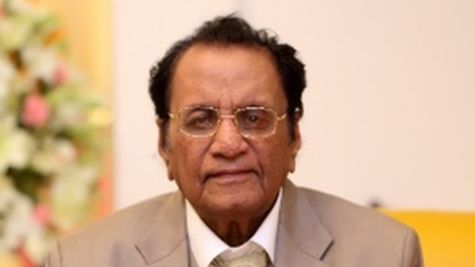 ആദ്യം എൽഐസി ഏജന്റ്, 66ആം വയസിൽ സംരംഭം, ഇന്ന് 23000 കോടിയുടെ ആസ്തി, അറിയാം ഇന്ത്യയിലെ പ്രായം കൂടിയ കോടീശ്വരനെ