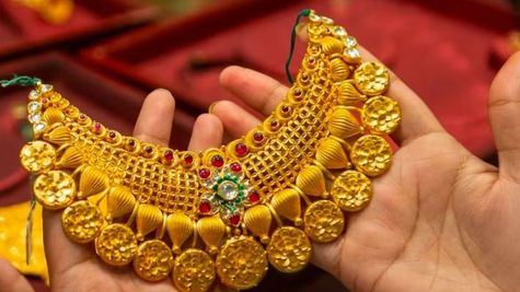 Gold Rate Today: ഇന്ത്യൻ വിപണിയിൽ സ്വർണവില വീണ്ടും താഴോട്ട്, കാരണമായത് പലിശ നിരക്കും ഡോളറും