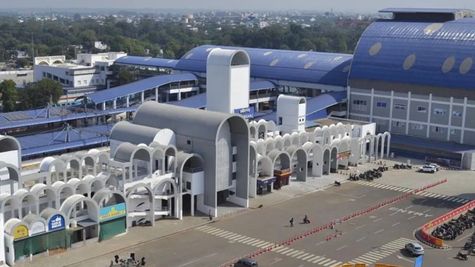 എയർപോർട്ടിൽ നിന്ന് ട്രെയിൻ കയറിയിട്ടുണ്ടോ? എയർപോർട്ട് മാതൃകയിലുള്ള ഇന്ത്യയിലെ പ്രൈവറ്റ് റെയിൽവേ സ്റ്റേഷൻ ഇതാ