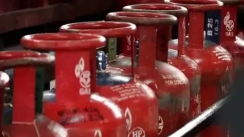 എൽപിജി സിലിണ്ടർ വില കുറച്ചു, പക്ഷെ വീട്ടമ്മമാർക്ക് സന്തോഷമില്ല, കാരണം അറിയാം