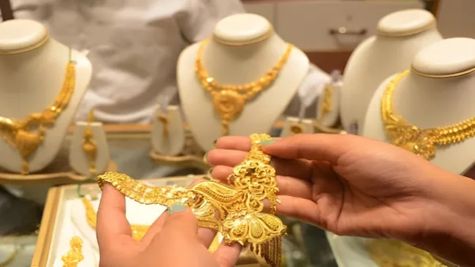 బంగారం కొనే ముందు ఈ న్యూస్ చదవండి.. భవిష్యత్తు ధరలపై బ్యాకింగ్ రంగ నిపుణులు ఇస్తున్న కీలక అప్‌డేట్ ఇదే..