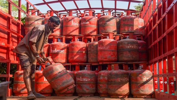 LPG Cylinder Booking Rule: क्या अब 35 दिन बाद ही मिलेगा नया सिलेंडर? सरकार ने दी जानकारी